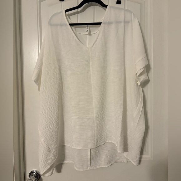 Zenana V Neck Woven Airflow Dolman Short Sleeve Blouse NWOT - Picture 3 of 4